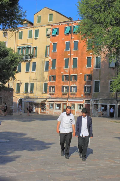 Tradičně Oblečené Ortodoxní Židovské Mladíky Campo Ghetto Novo Který Nachází — Stock fotografie