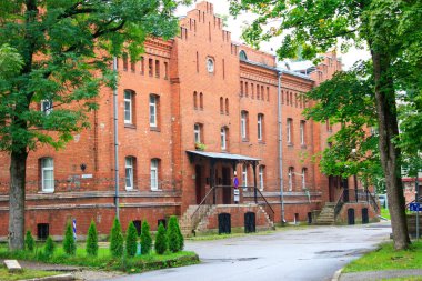 1901 yılında fabrikanın ustabaşları için tarihi tasarım ve tuğla duvarlara sahip iki katlı bir konut inşa edildi. Bina mimar Paul Alisch tarafından tasarlandı. Kırmızı tuğla kullanarak klasik İngilizce tarzı.