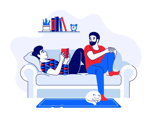 Kanepede kedili eşcinsel bir çift kitap okuyor ve konuşuyor. Modern, rahat bir evde rahatlayan eşcinsel erkek çift. Çizgi film ve ev dekorasyonu vektör illüstrasyonu