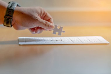 Jigsaw açığa eksik bir parça ile 