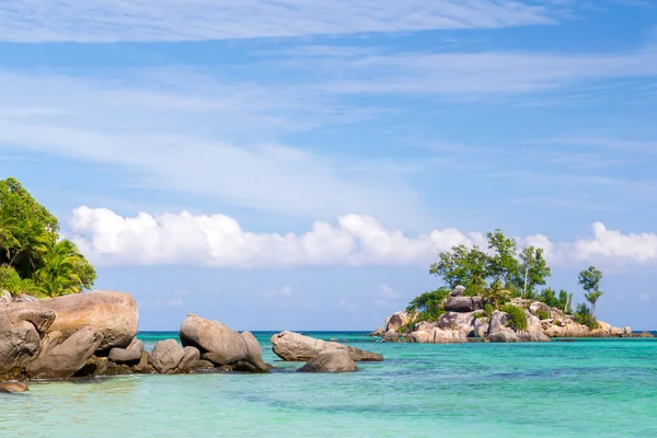 Una Pequeña Isla Montón Piedras Grandes — Foto de Stock