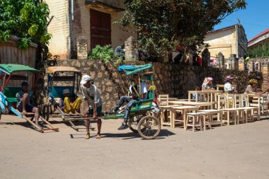 Yazı işleri. Madagaskar sokaklarında bir Rickshaw taksisi