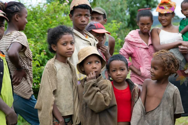 Редакция Дети Обочине Дороги Мадагаскаре — стоковое фото