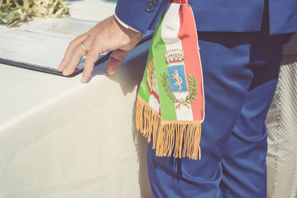 Maire Italien Avec Drapeau Écharpe Lors Une Célébration Italie — Photo