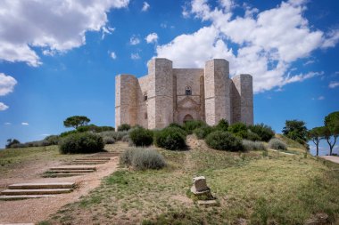 Andria - Castel del Monte, ünlü kale bir sekizgen şeklinde Kutsal Roma İmparatoru Frederick II tarafından 13. yüzyılda inşa Apulia, Güneydoğu İtalya. İtalya