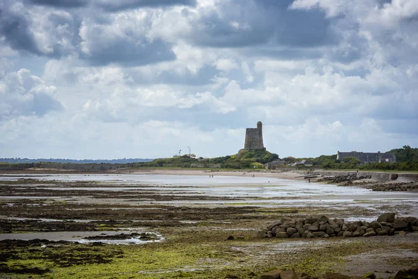 Saint-Vaast-La-de, Tur de La de. Kalenin 
