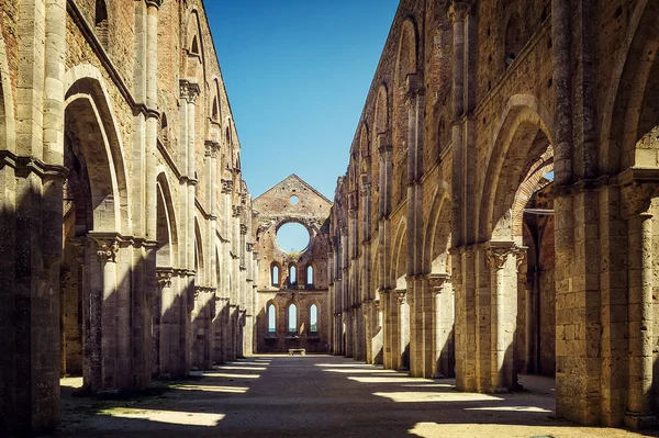 Antik Abbey, San Galgano, Toskana bölgesindeki Romanesk mimarinin mirable bir örnektir. Chiusdino, Siena, İtalya.