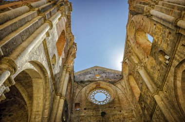 Antik Abbey, San Galgano, Toskana bölgesindeki Romanesk mimarinin mirable bir örnektir. Chiusdino, Siena, İtalya.