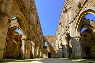 Antik Abbey, San Galgano, Toskana bölgesindeki Romanesk mimarinin mirable bir örnektir. Chiusdino, Siena, İtalya.