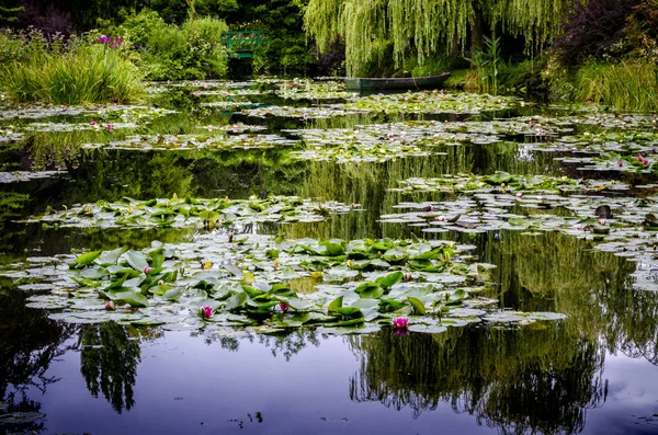 Monet'nin bahçeleri ve evinde darbeydi, Paris, Fransa