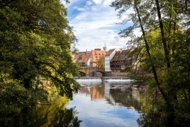 Nürnberg, Max Bruke Köprüsü Pegnitz Nehri. Franconia, Almanya