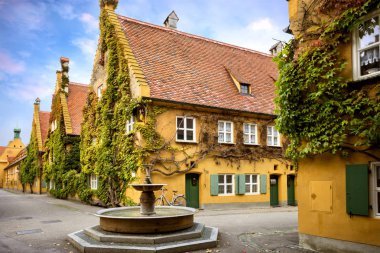 Augsburg: Fuggerei - dünyanın en eski sosyal konut. Bavyera, Almanya