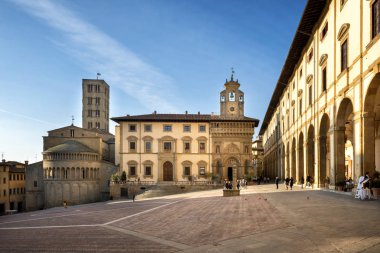Arezzo, İtalya - 28 Ocak 2018: Piazza Grande Arezzo Ana Meydanı şehrin, Toskana, İtalya
