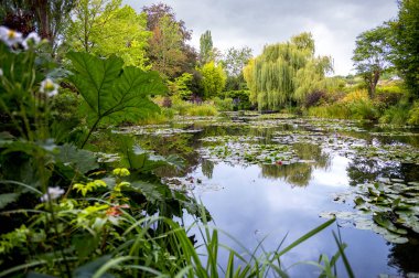 Monet'nin bahçeleri ve evinde darbeydi, Normandy, Fransa