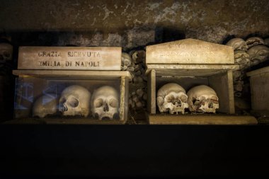 Fontanels mezarlığı, Cimitero delle Napoli Fontanelle belki Napoli şehir en gizemli yerlerden biridir. İtalya