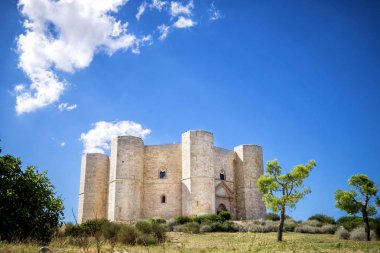 Andria - Castel del Monte, ünlü kale bir sekizgen şeklinde Kutsal Roma İmparatoru Frederick II tarafından 13. yüzyılda inşa Apulia, Güneydoğu İtalya. İtalya