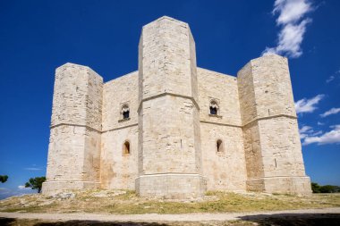 Andria - Castel del Monte, ünlü kale bir sekizgen şeklinde Kutsal Roma İmparatoru Frederick II tarafından 13. yüzyılda inşa Apulia, Güneydoğu İtalya. İtalya