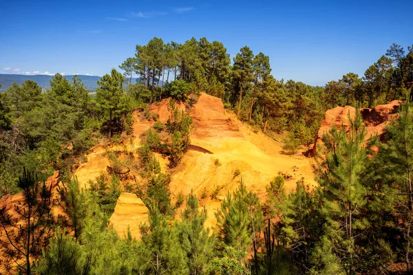 Rote klippen in roussillon (les ocres), provence, franz — Stockfoto