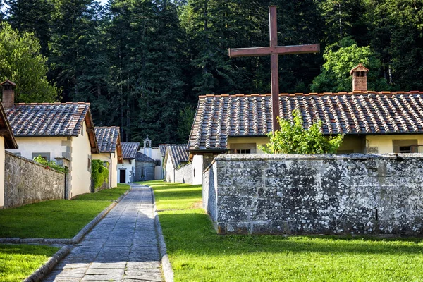 Camaldoliho klášter se nachází v přírodní rezervaci Casentino v Toskánsku. Itálie. — Stock fotografie