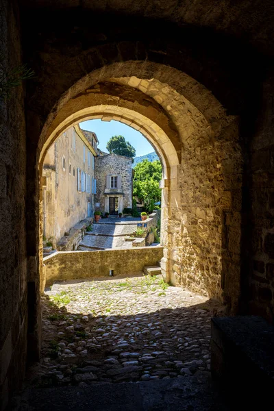 Maubec Rua Arco Beco Medieval Antiga Aldeia Provence França — Fotografia de Stock