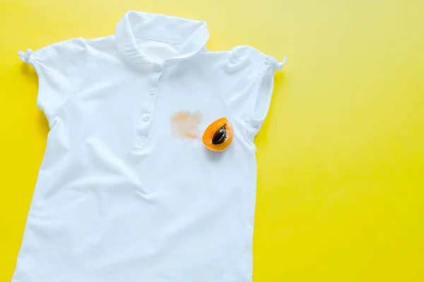 Mancha Fruta Camiseta Vida Diaria Mancha Sucia Para Lavar Limpiar — Foto de Stock