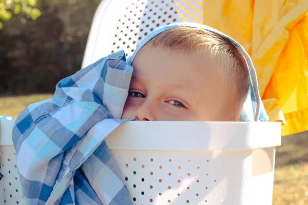 Child Playing Hide Seek Cute Boy Looking Out Laundry Basket — Stock Photo, Image