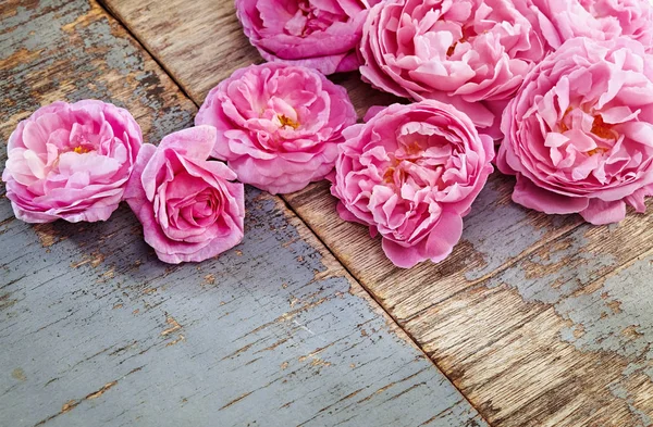 Ramo Rosas Rosadas Sobre Fondo Madera — Foto de Stock