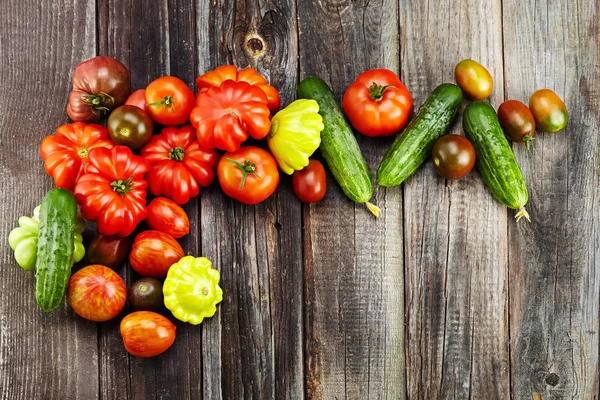 Verdure Pomodori Cetrioli Fondo Legno — Foto Stock