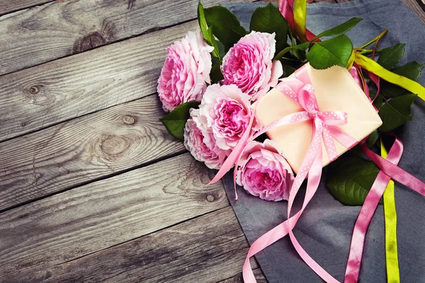 Bouquet Rose Rosa Uno Sfondo Legno — Foto Stock