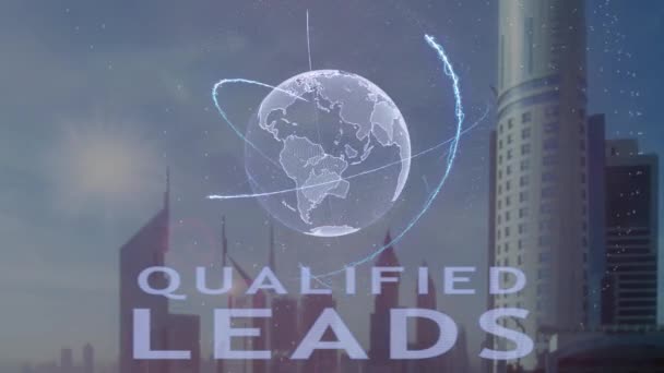 Texto de leads qualificados com holograma 3d do planeta Terra contra o pano de fundo da metrópole moderna — Vídeo de Stock
