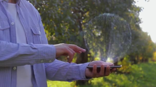 Omul de nerecunoscut prezintă o hologramă conceptuală cu textul 5G — Videoclip de stoc
