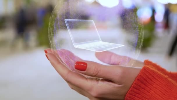Egy fogalmi hologram Túlzó laptop tartó női kezek — Stock videók