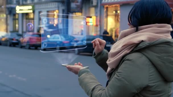 Mujer interactúa holograma HUD con taza de café — Vídeo de stock