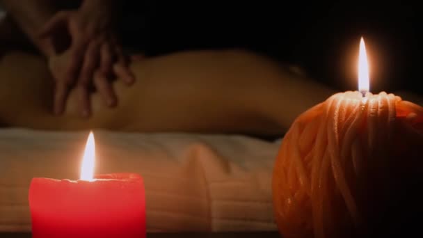 Deux bougies au centre de spa — Video
