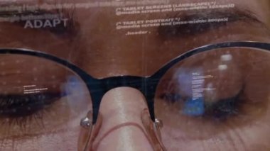 Metni kadın geliştiricinin arka planına uyarlama