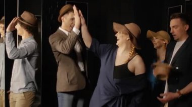 Mutlu şirket selamlar