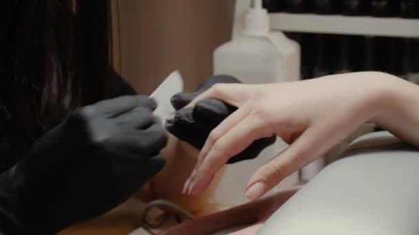 Manicurist slipning Nagel stång — Stockvideo