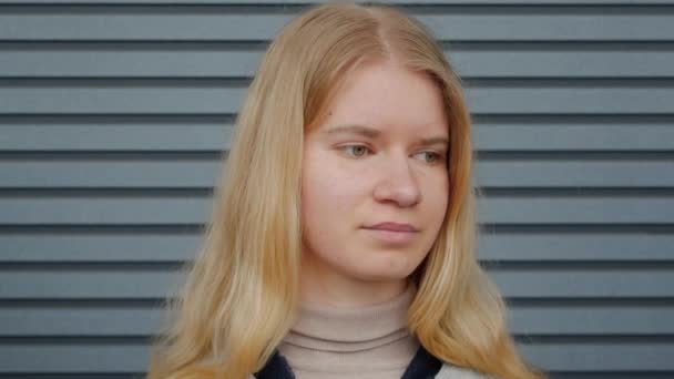 Girl student with a central heterochromia — Stock Video