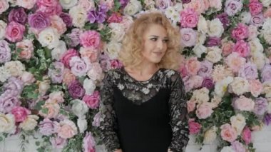 Kadın başparmağını kaldırdı