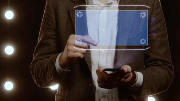 Бизнесмен показывает голограмму с текстовым брендом — стоковое видео