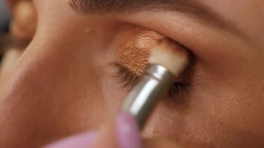 Profesyonel sağ göz makyaj