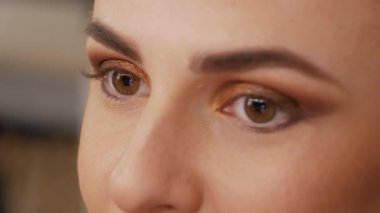 Mutlu gözler kavramı