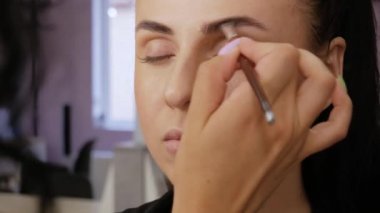 Profesyonel kaş çizer