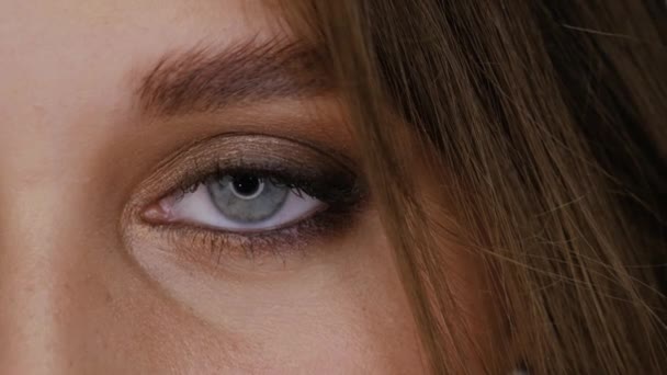 Olho azul close-up — Vídeo de Stock