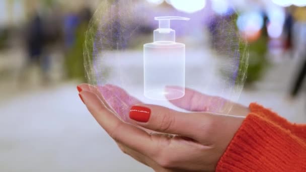 Tangan wanita memegang hologram dengan botol shampo — Stok Video