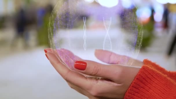 Kvinnliga händer som håller hologram med DNA — Stockvideo
