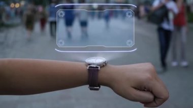 Hologramlı kadın el indiriliyor