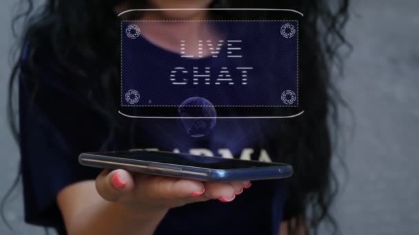 Mujer mostrando el holograma HUD Chat en vivo — Vídeos de Stock