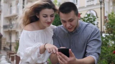 Çift telefon kullanıyor