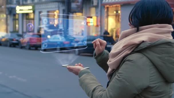 A nő kölcsönhatásba lép a HUD hologrammal a 6G szöveggel — Stock videók